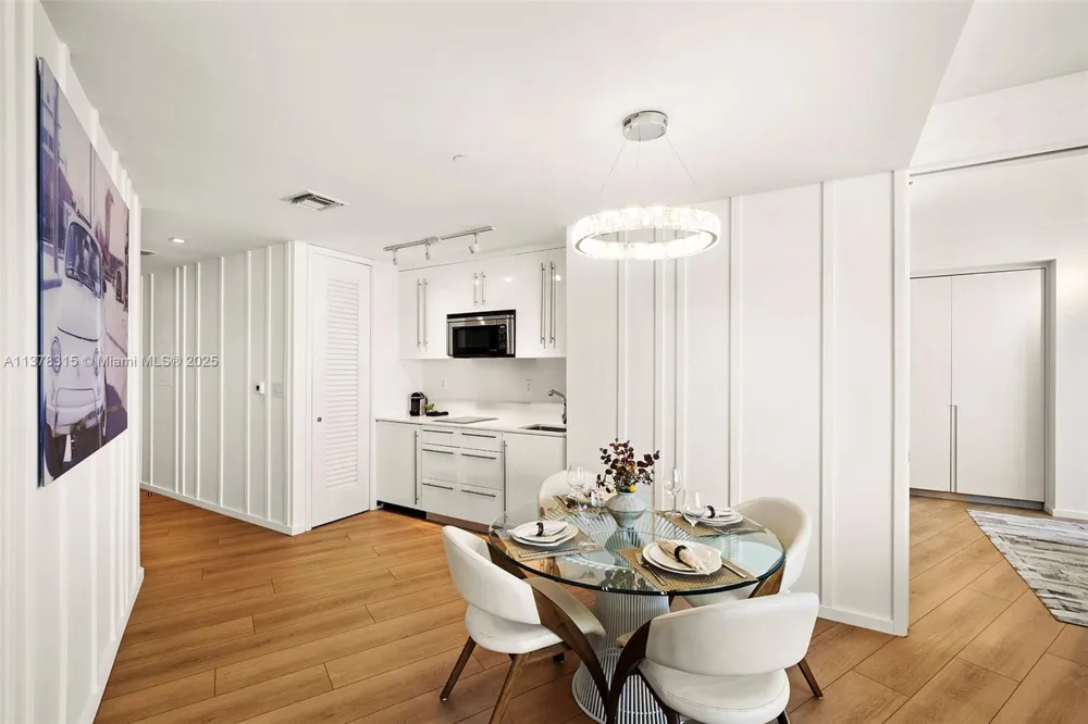 2201 Collins Ave #811 Miami Beach, FL 33139