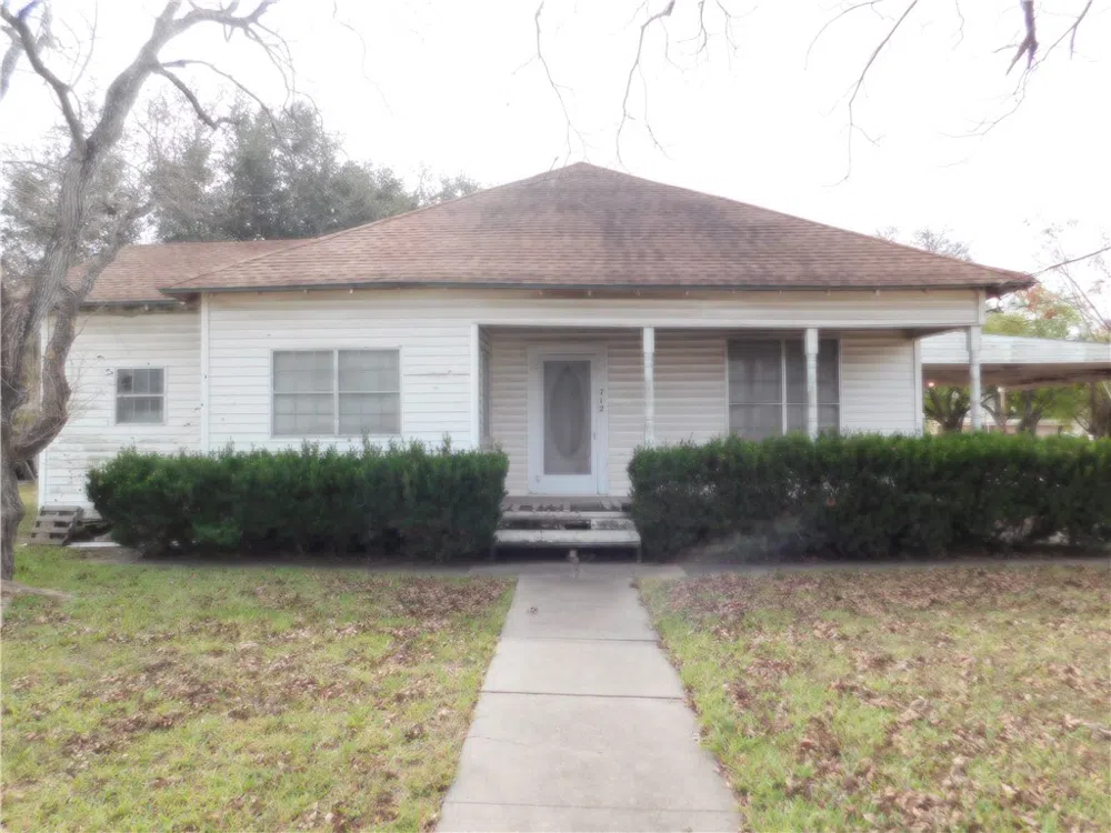 712 E 2nd Street Alice, TX 78332