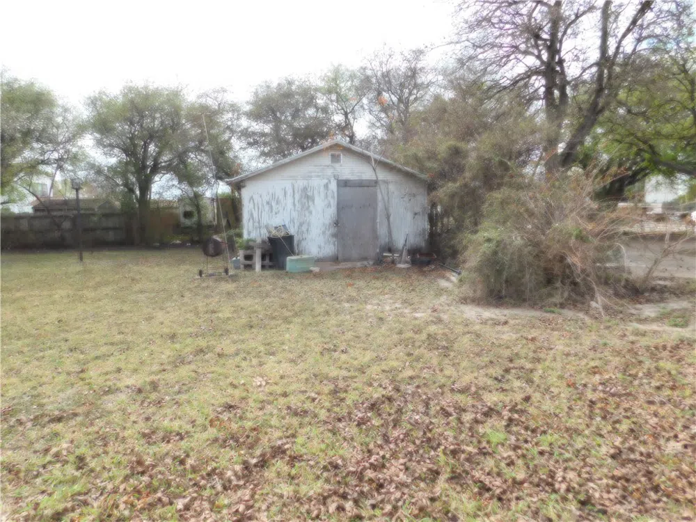712 E 2nd Street Alice, TX 78332
