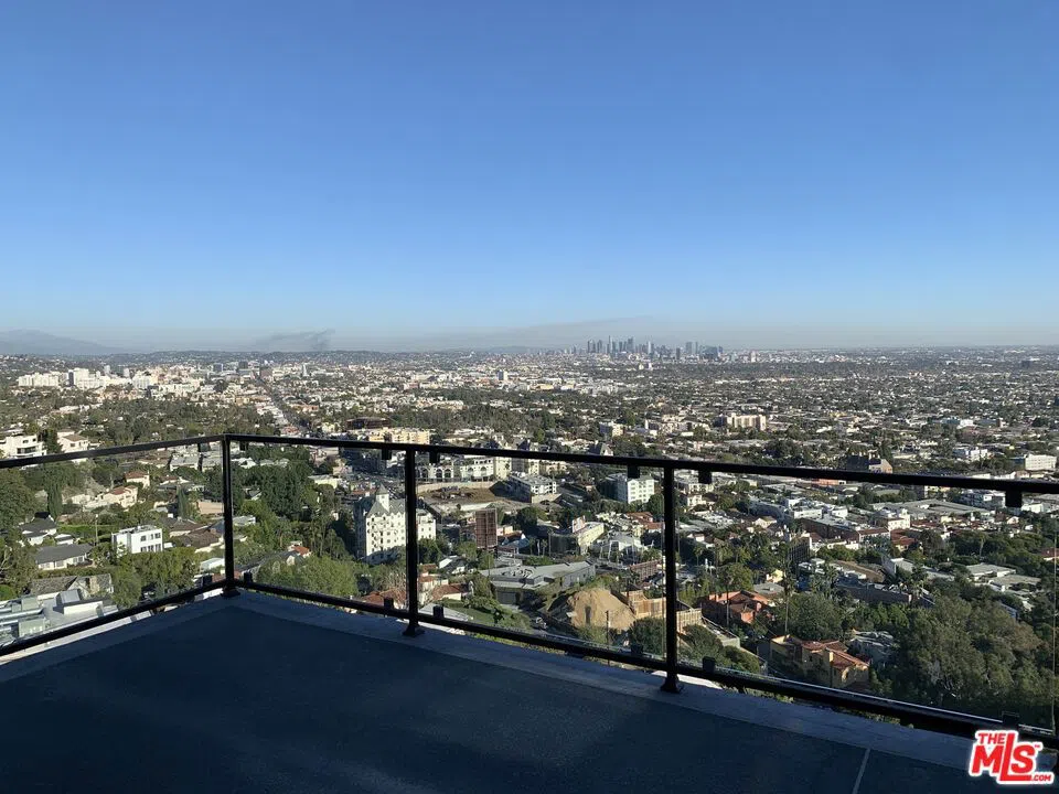 8400 FRANKLIN AVENUE Los Angeles, CA 90069