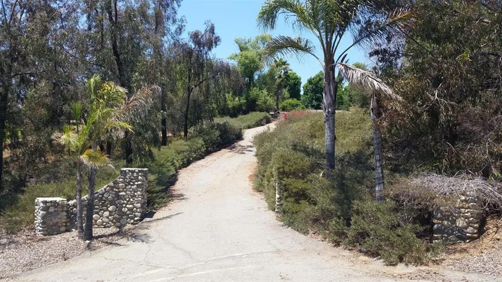 Via Rancho del Lago 