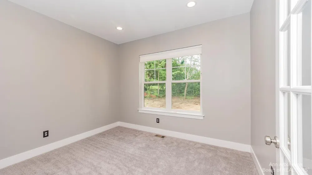 4262 Duck Dr. Ann Arbor, MI 48103