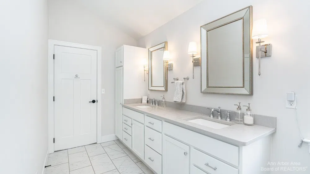 4262 Duck Dr. Ann Arbor, MI 48103