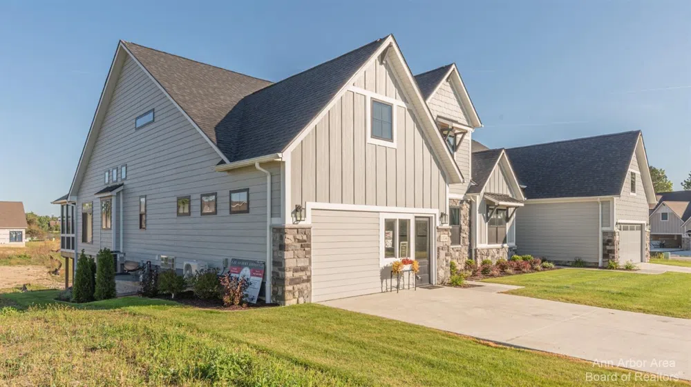 29 Black Cherry Lane Saline, MI 48176
