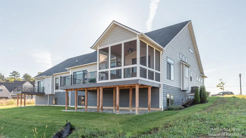 28 Black Cherry Lane Saline, MI 48176