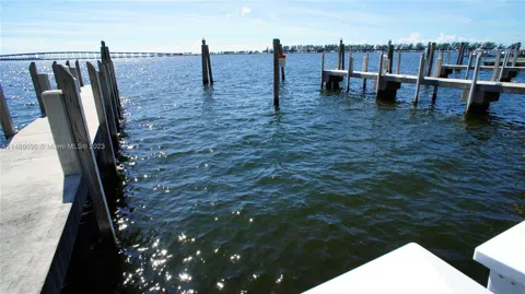 1643 Brickell Slip #5