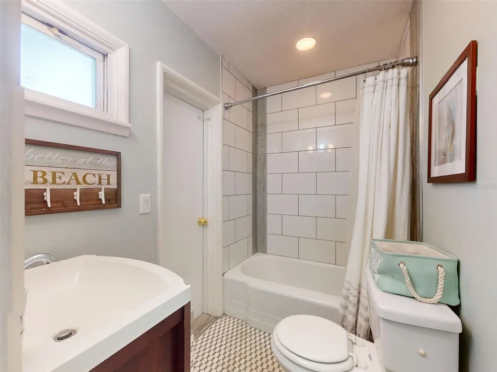 1011 Hill Street New Smyrna Beach, FL 32169
