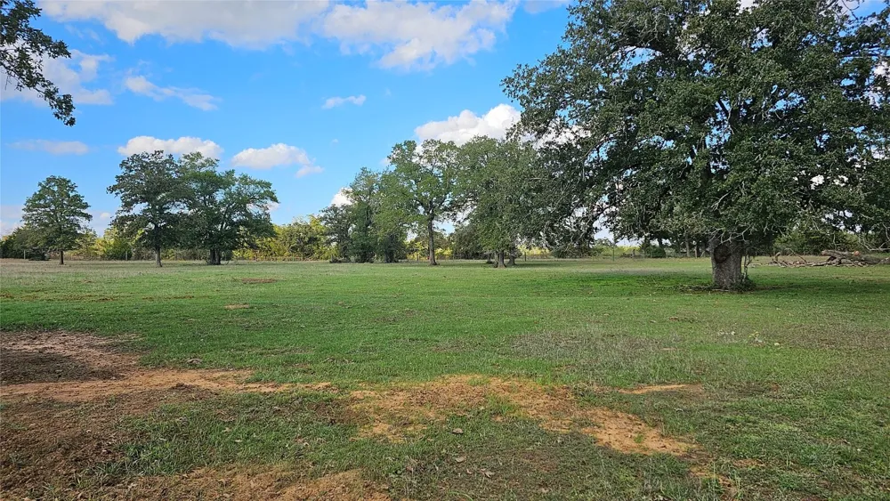 5280 County Road 320 Rockdale, TX 76567