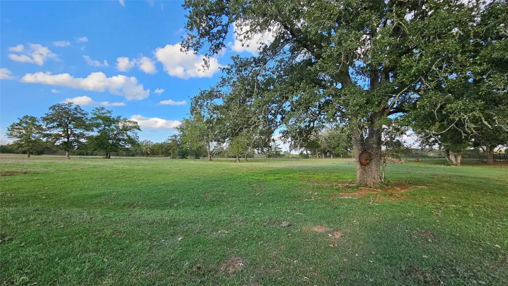 5280 County Road 320 Rockdale, TX 76567