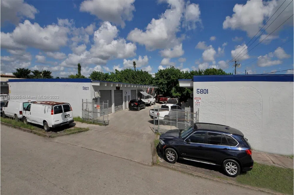 5801 Dawson St Hollywood, FL 33023