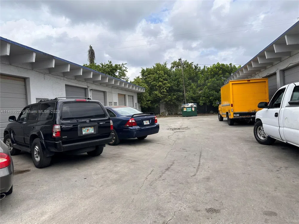 5801 Dawson St Hollywood, FL 33023