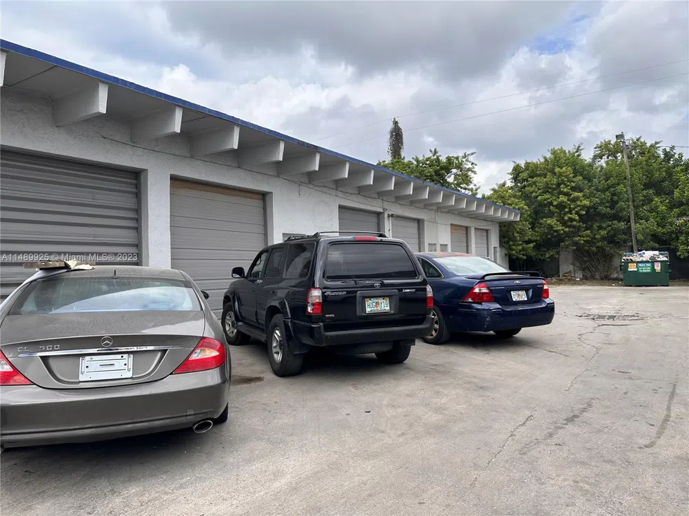 5801 Dawson St Hollywood, FL 33023