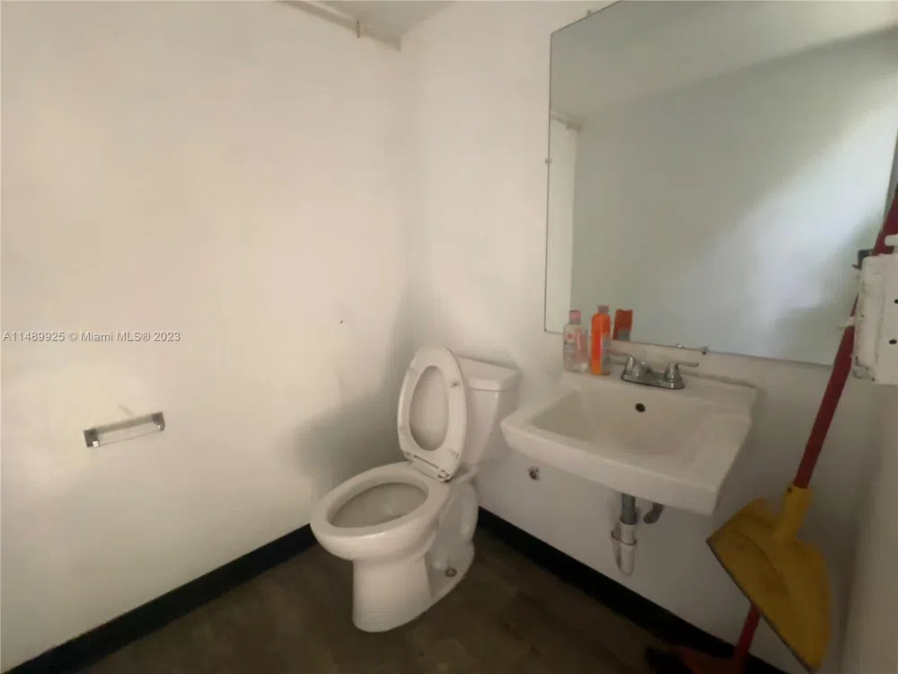 5801 Dawson St Hollywood, FL 33023