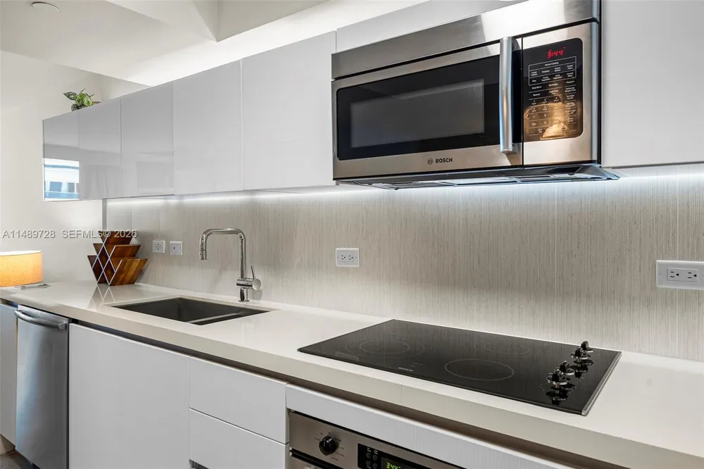102 24th St #1412 Miami Beach, FL 33139