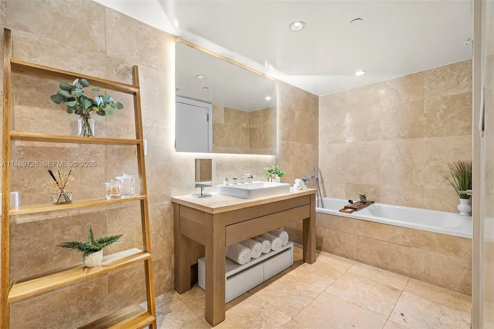 102 24th St #1412 Miami Beach, FL 33139