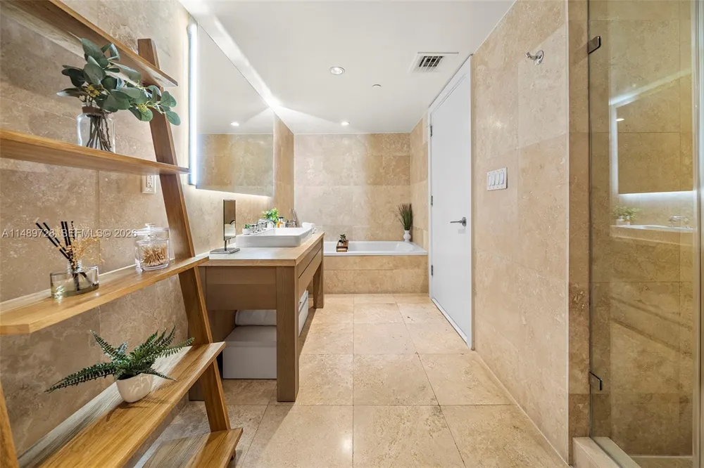 102 24th St #1412 Miami Beach, FL 33139