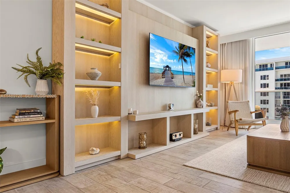 102 24th St #1412 Miami Beach, FL 33139