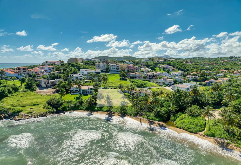 16 SURFSIDE Humacao, PR 00791