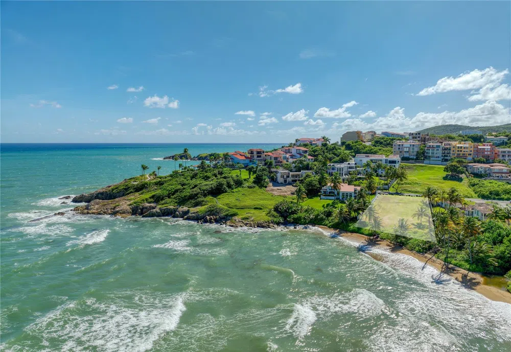 16 SURFSIDE Humacao, PR 00791