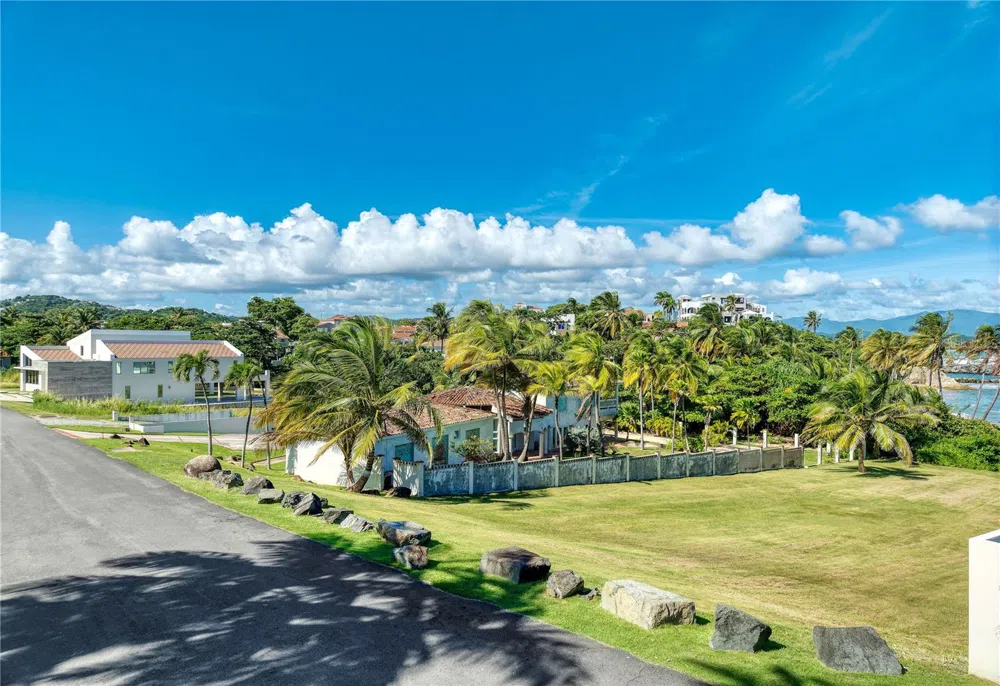 16 SURFSIDE Humacao, PR 00791