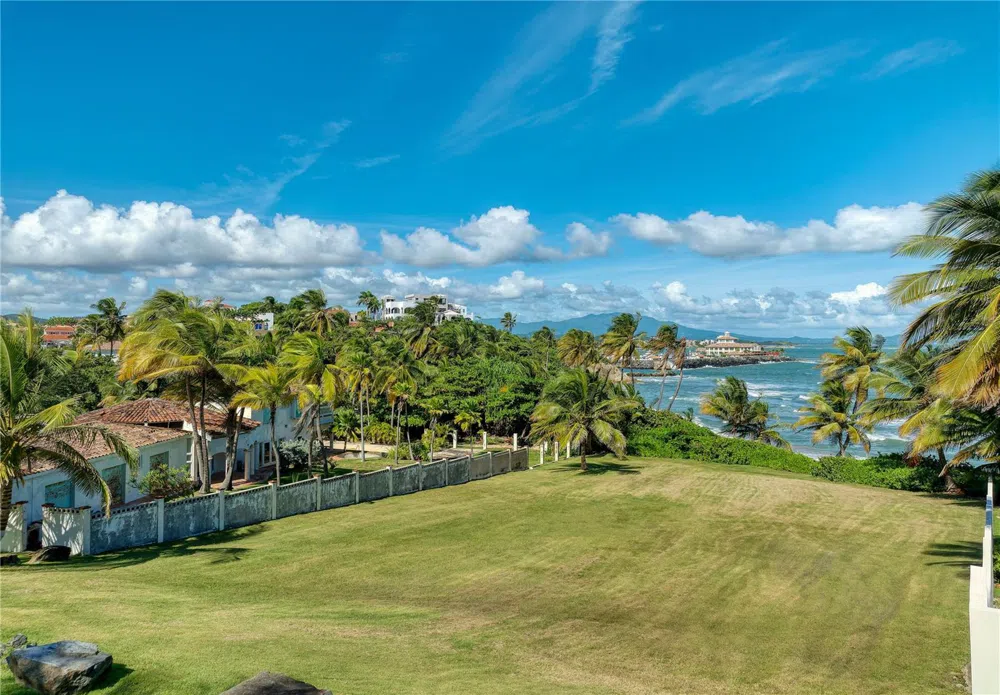 16 SURFSIDE Humacao, PR 00791