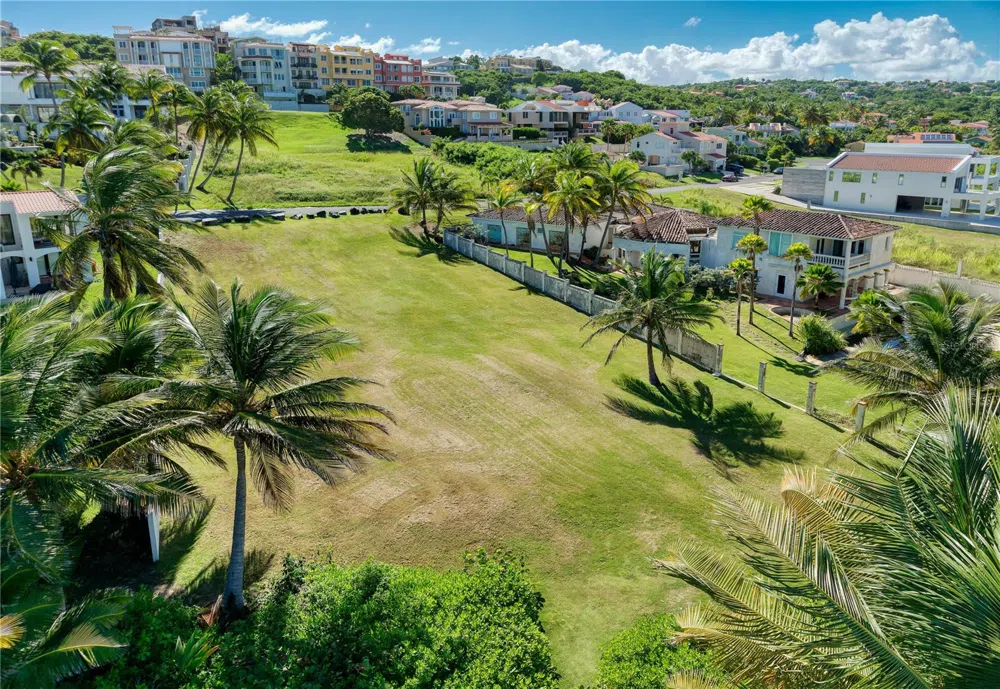 16 SURFSIDE Humacao, PR 00791