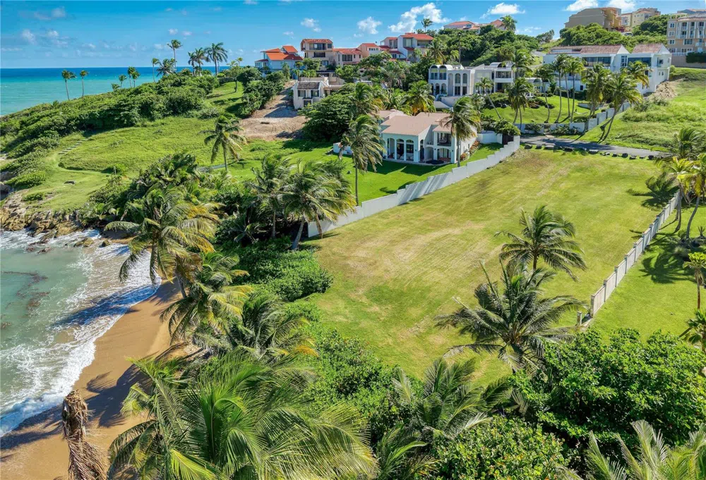 16 SURFSIDE Humacao, PR 00791