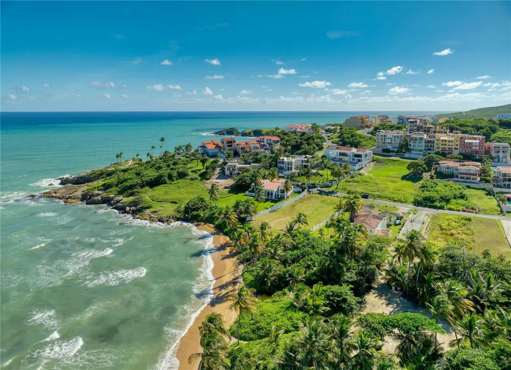 16 SURFSIDE Humacao, PR 00791