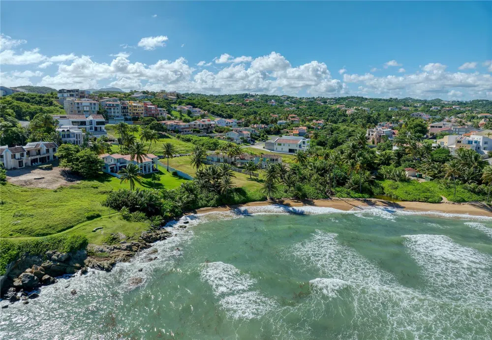 16 SURFSIDE Humacao, PR 00791