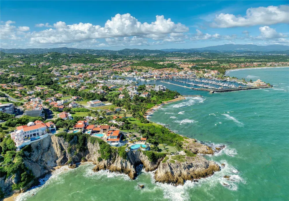 16 SURFSIDE Humacao, PR 00791