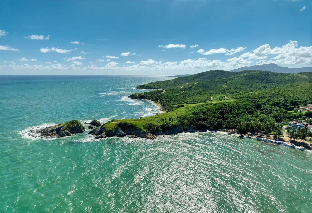 16 SURFSIDE Humacao, PR 00791