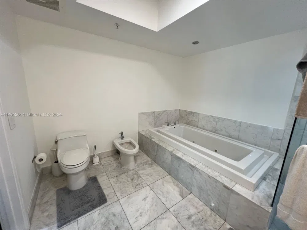218 SE 14th Street #1806 Miami, FL 33131