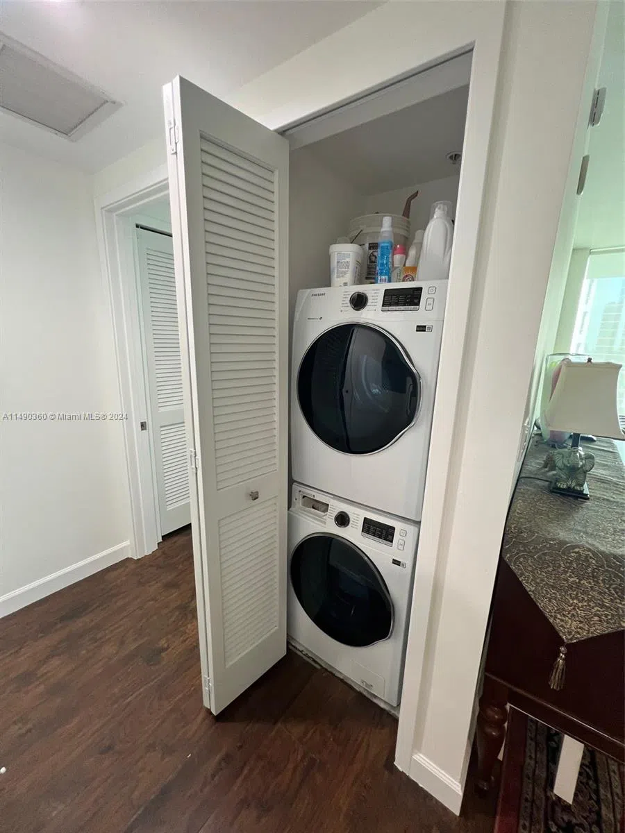 218 SE 14th Street #1806 Miami, FL 33131