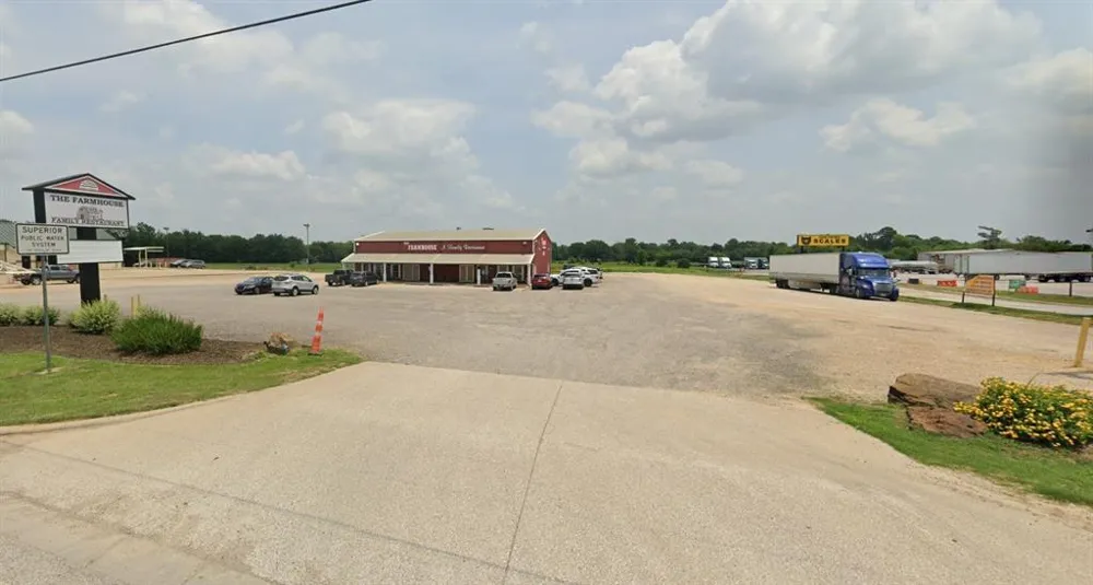 1125 S Oak Street Van, TX 75790