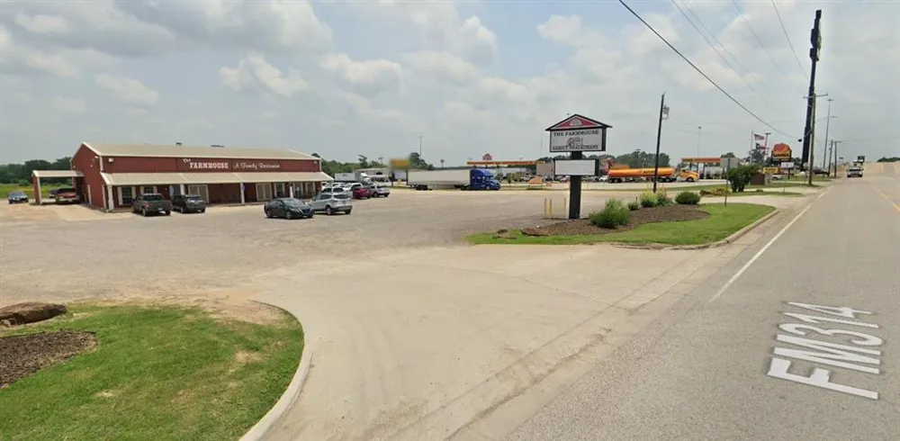 1125 S Oak Street Van, TX 75790