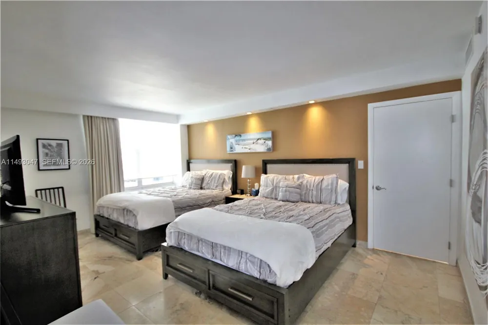 5161 Collins Ave #1610 Miami Beach, FL 33140