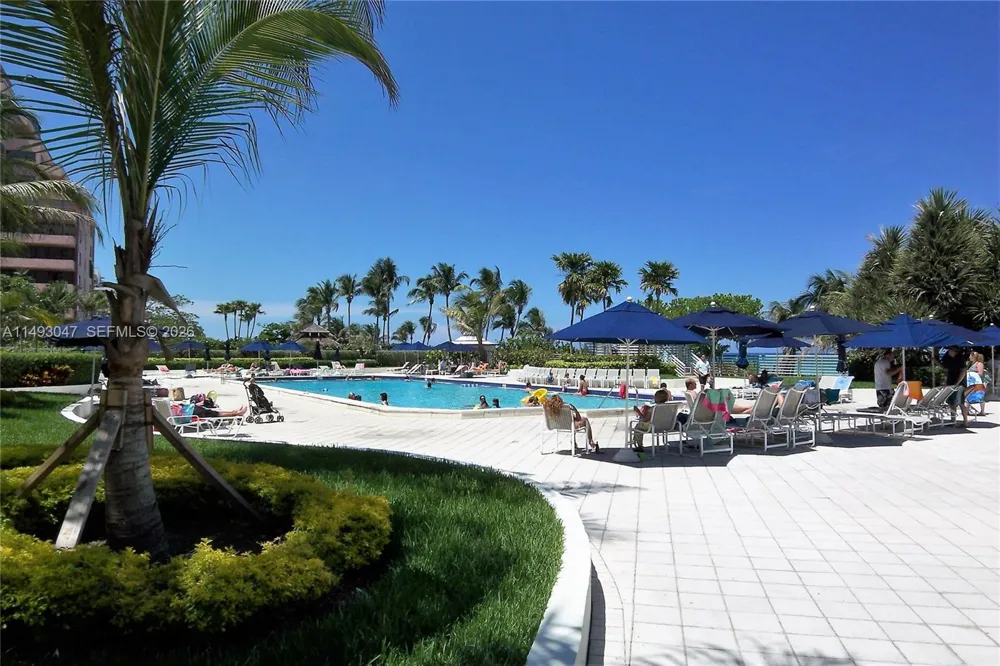 5161 Collins Ave #1610 Miami Beach, FL 33140