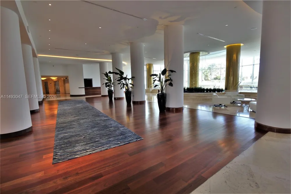 5161 Collins Ave #1610 Miami Beach, FL 33140