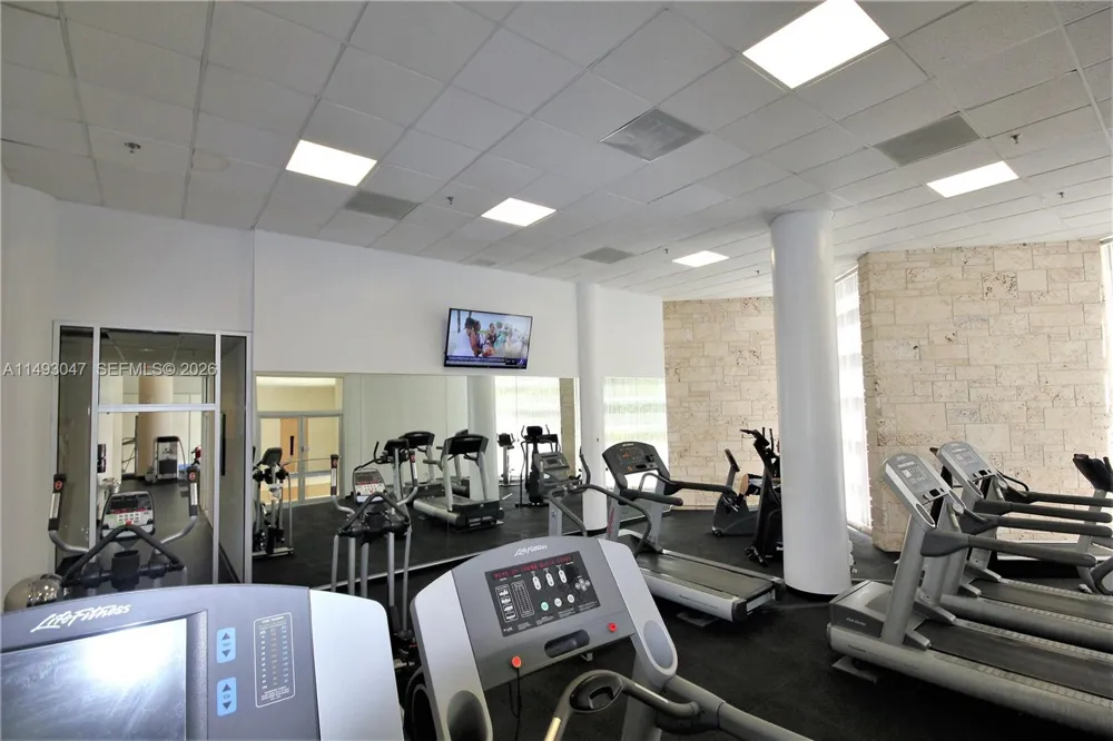 5161 Collins Ave #1610 Miami Beach, FL 33140