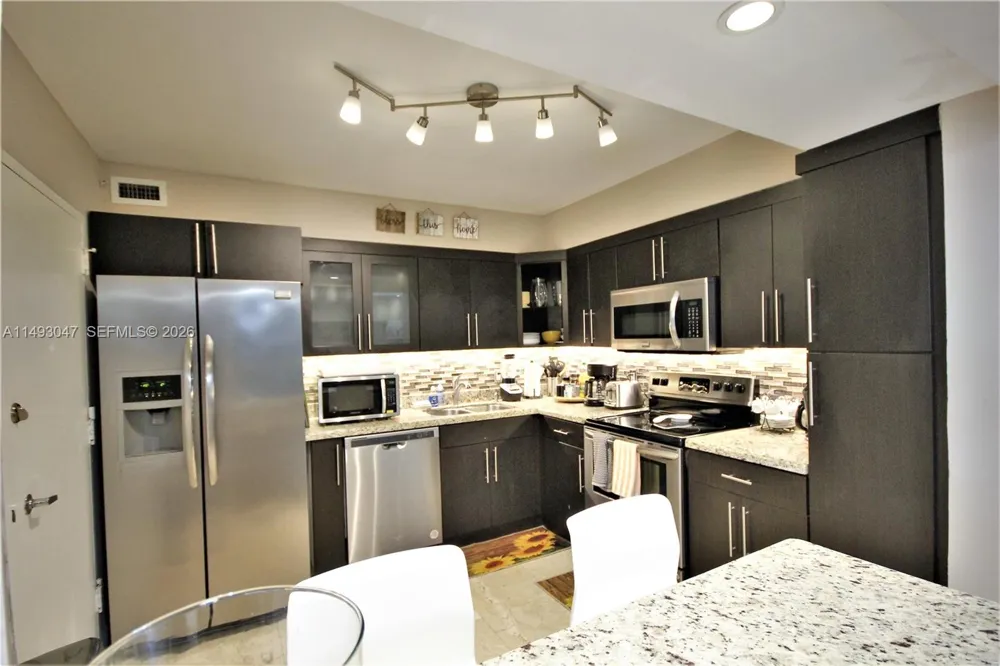 5161 Collins Ave #1610 Miami Beach, FL 33140