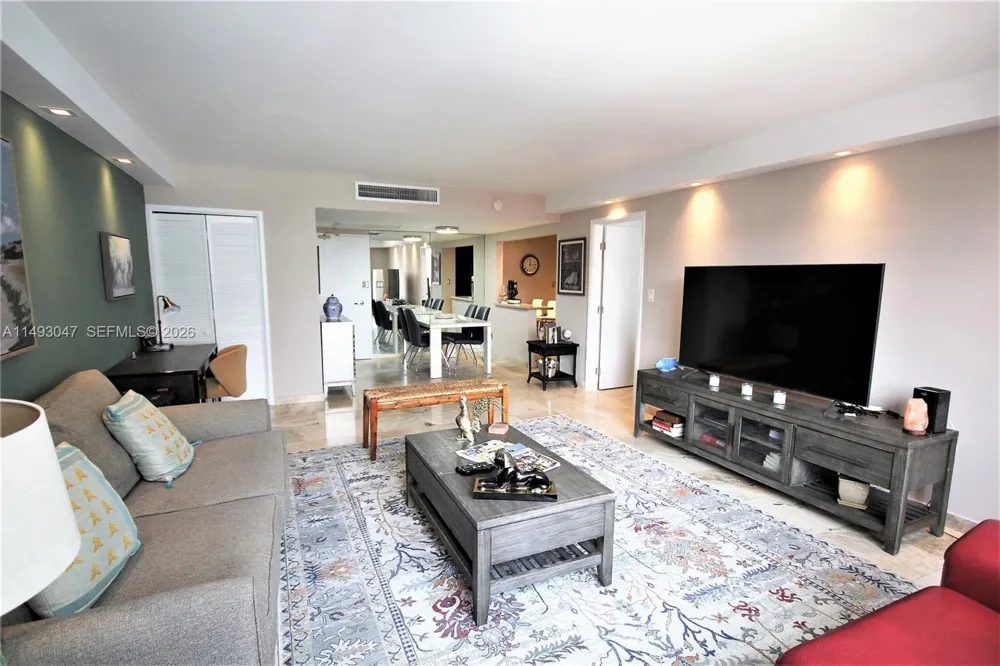 5161 Collins Ave #1610 Miami Beach, FL 33140