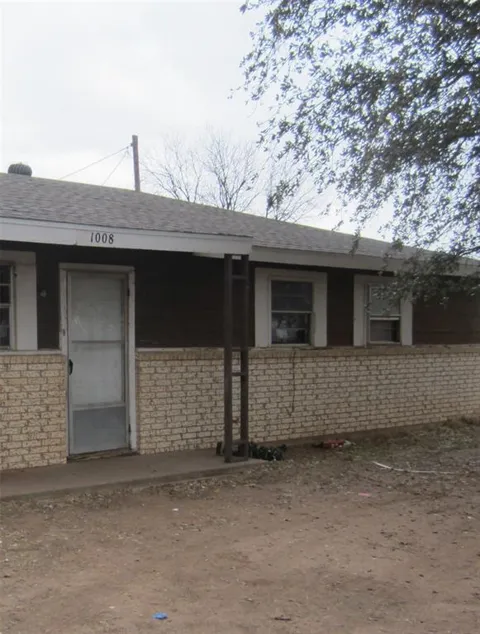 1008 NE 2ND