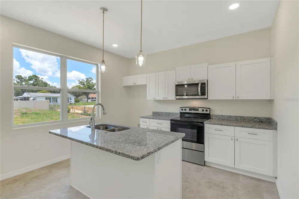 206 W CRESCENT DRIVE Lakeland, FL 33805