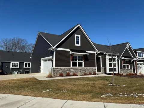 1054 CAMELLIA CIRCLE #44