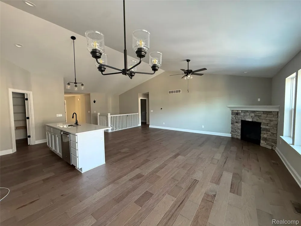 1054 CAMELLIA CIRCLE #44 Marion Township, MI 48843