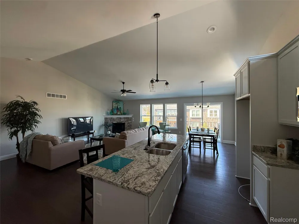 1034 CAMELLIA CIRCLE #46 Marion Township, MI 48843