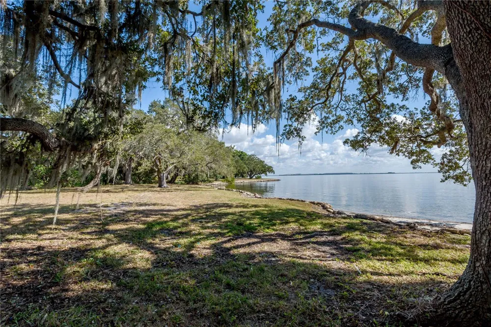 6210 BAYSHORE BOULEVARD Tampa, FL 33611