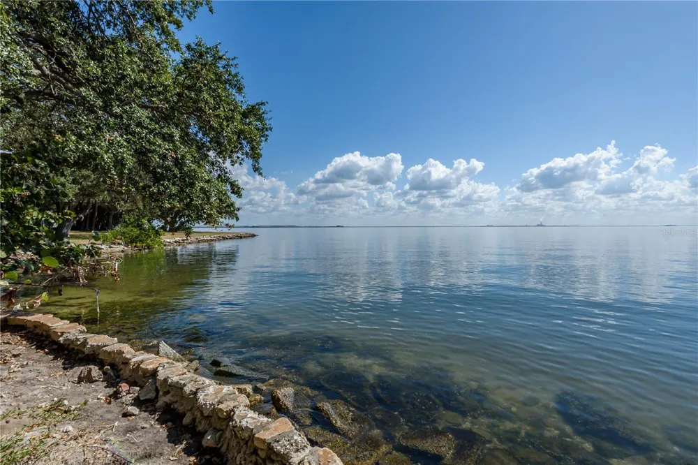 6210 BAYSHORE BOULEVARD Tampa, FL 33611