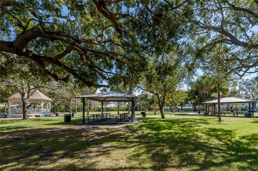 6210 BAYSHORE BOULEVARD Tampa, FL 33611
