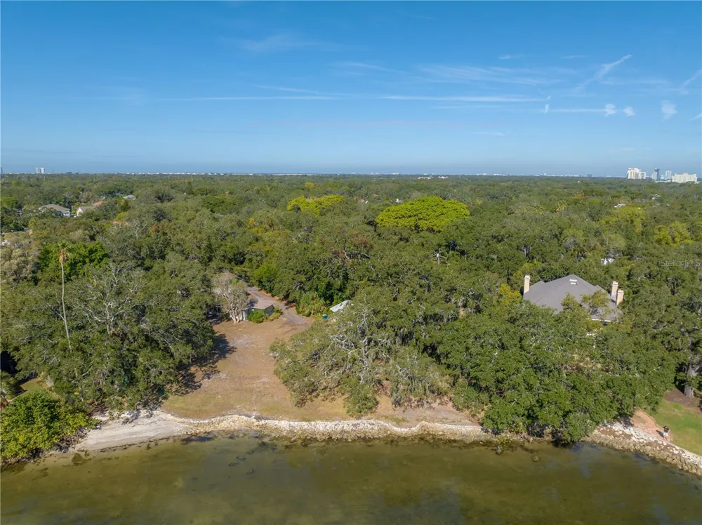6210 BAYSHORE BOULEVARD Tampa, FL 33611